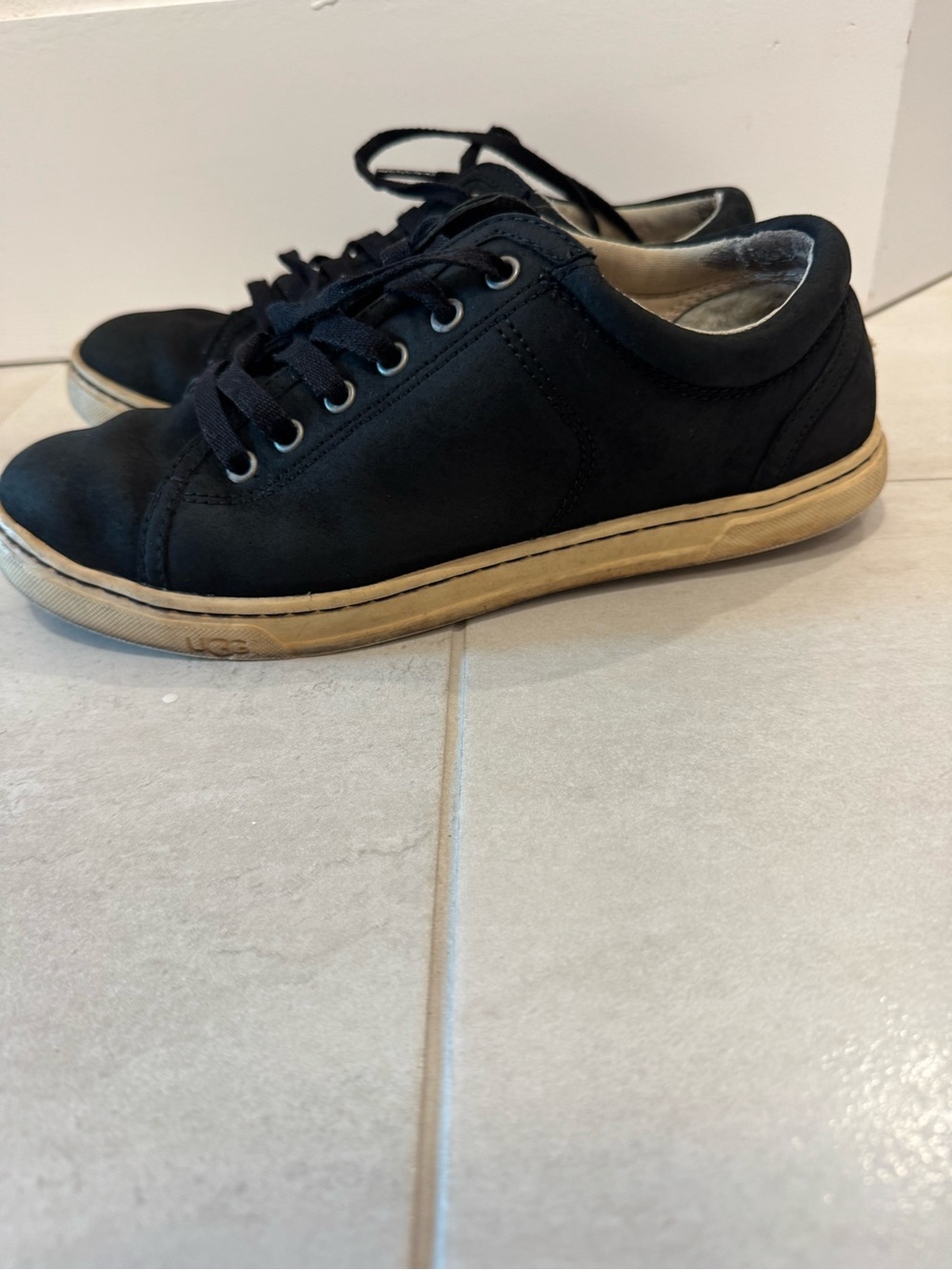 UGG Black Suede Casual Sneakers Women’s Size 7.5
